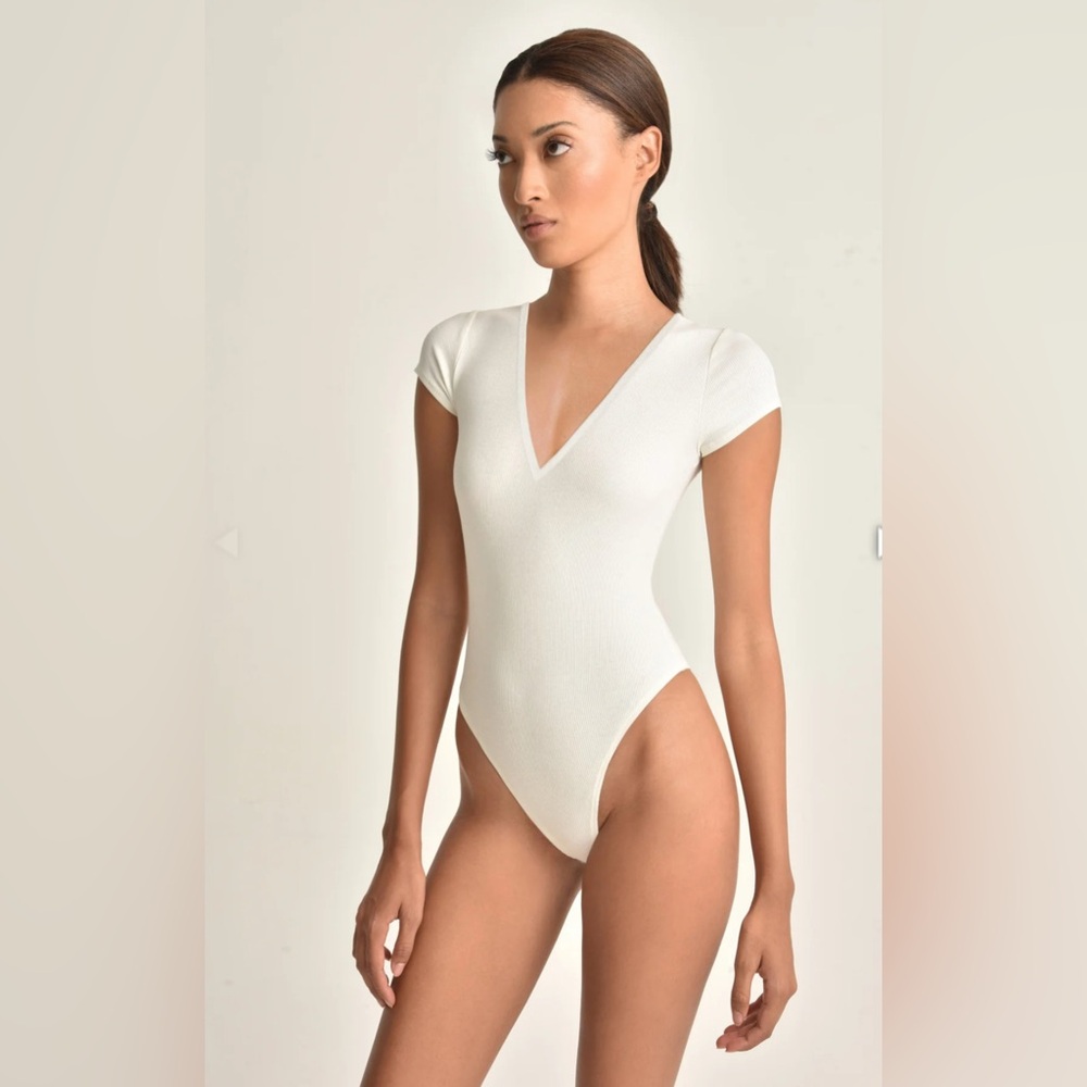 Marissa Webb  • Dani V Neck Ribbed Body Suit • Sz XS